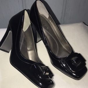 TAHARI   PATENT LEATHER GLEE MARYJANE ELEGANCE